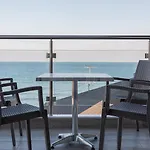Ammos Seaside Luxury מלון
