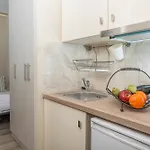Ammos Seaside Luxury מלון