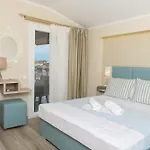 Ammos Seaside Luxury מלון